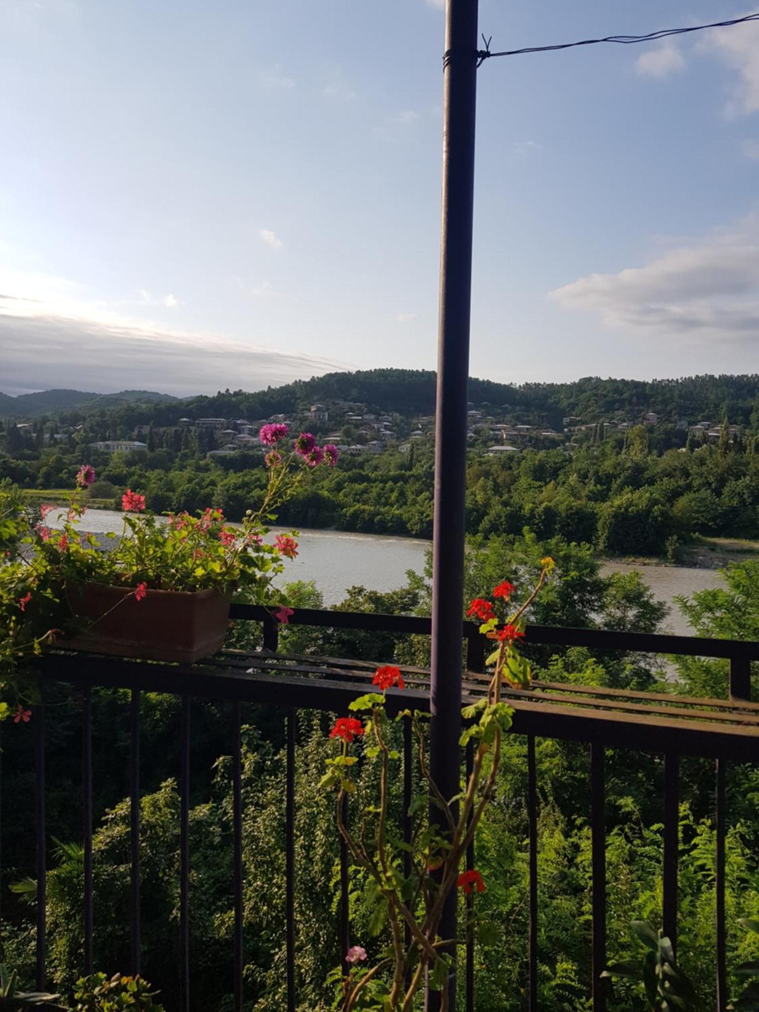 Hotel Shaumiani Kutaisi Bagian luar foto
